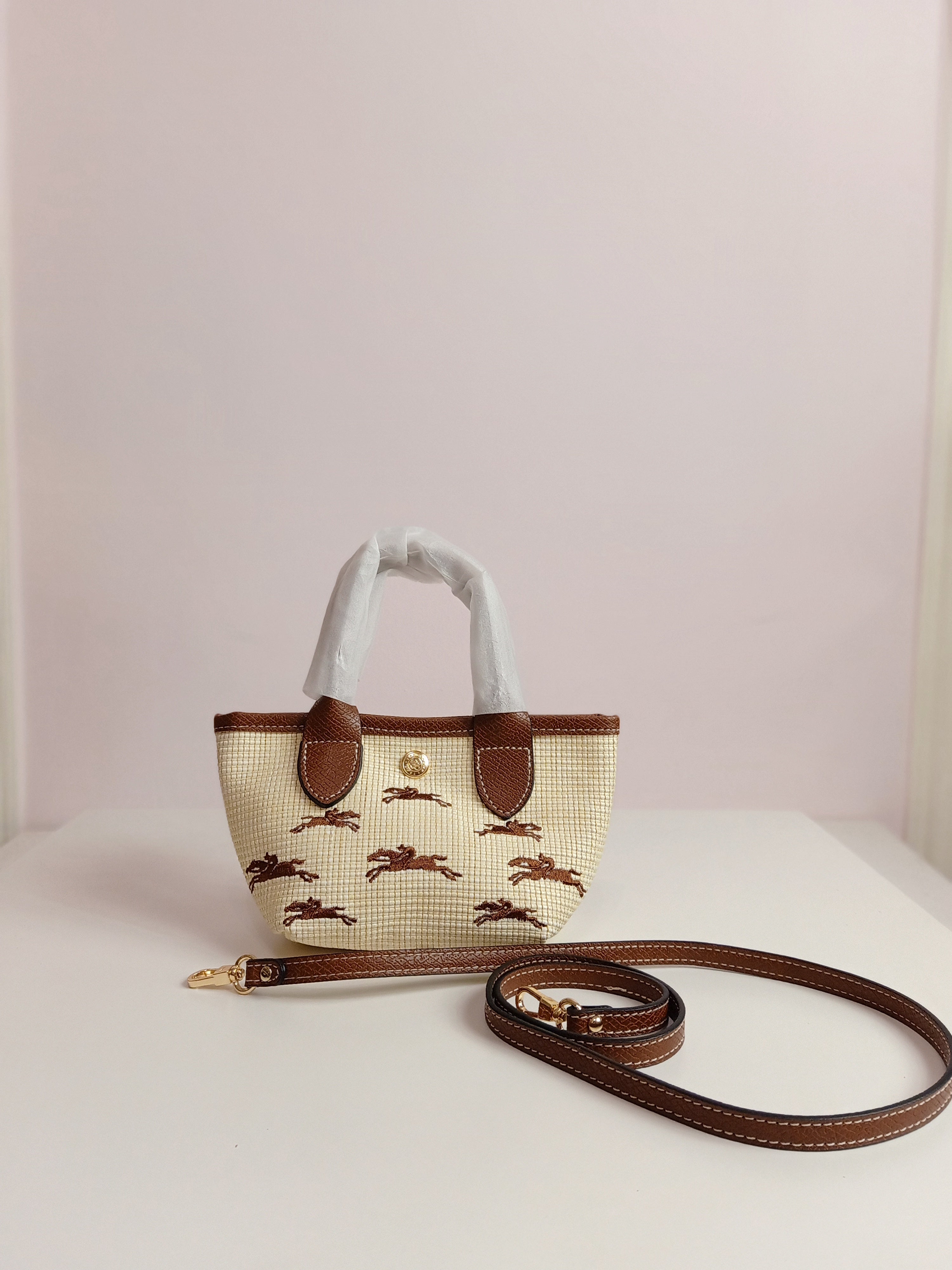 Long champ raffia small size in camel