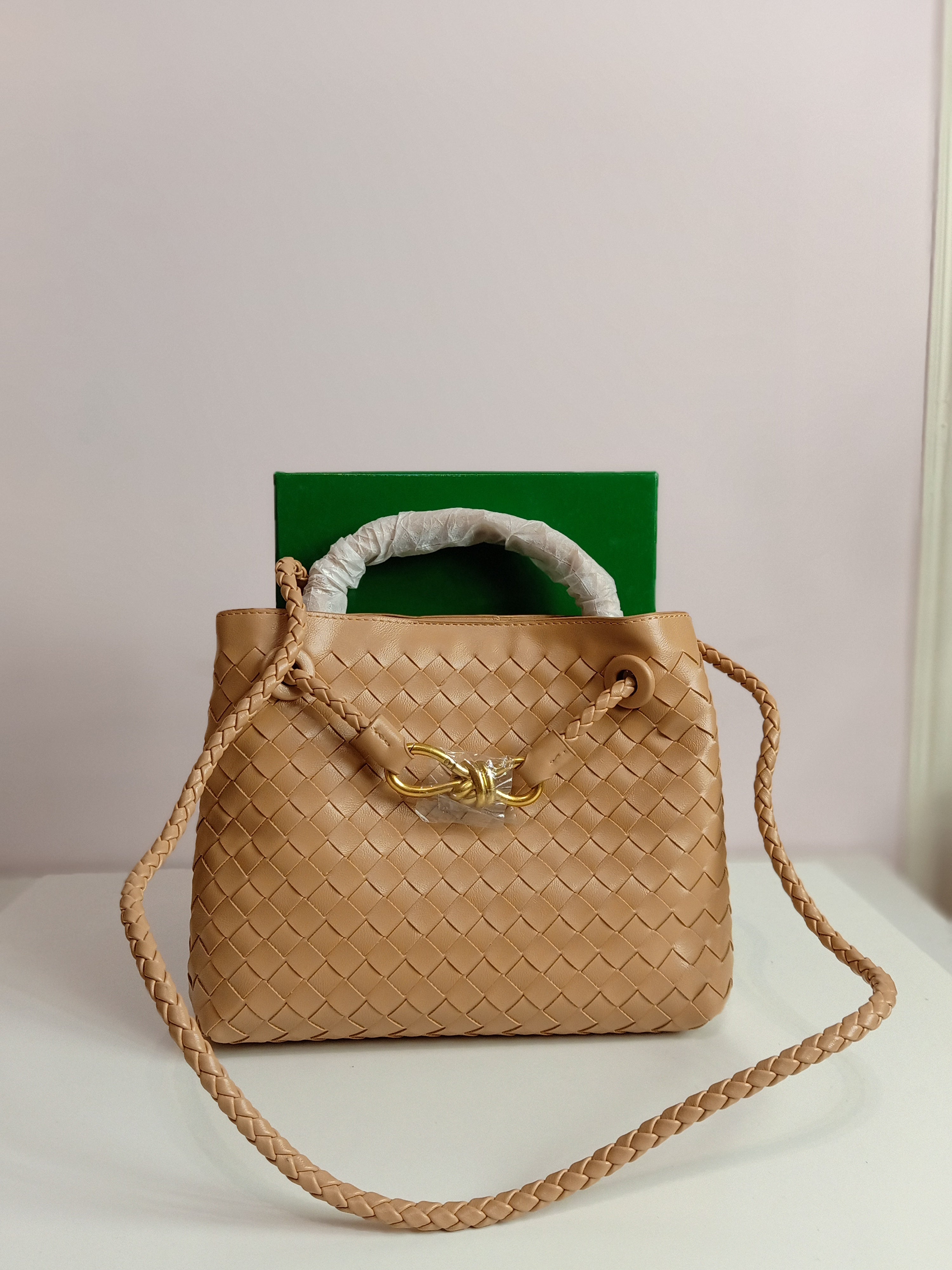 Bottega Veneta in beige