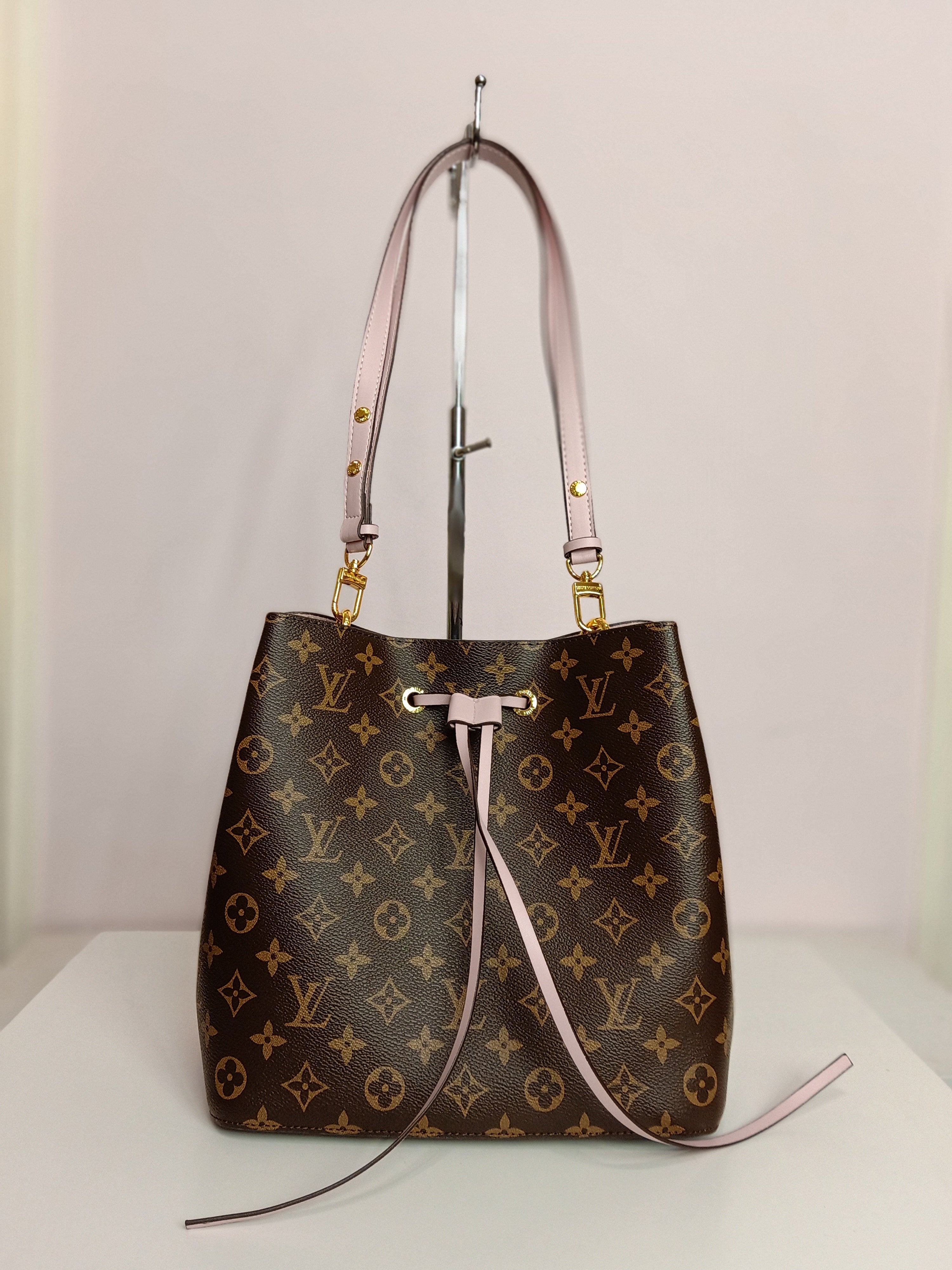 LV bucket bag in brown-pink