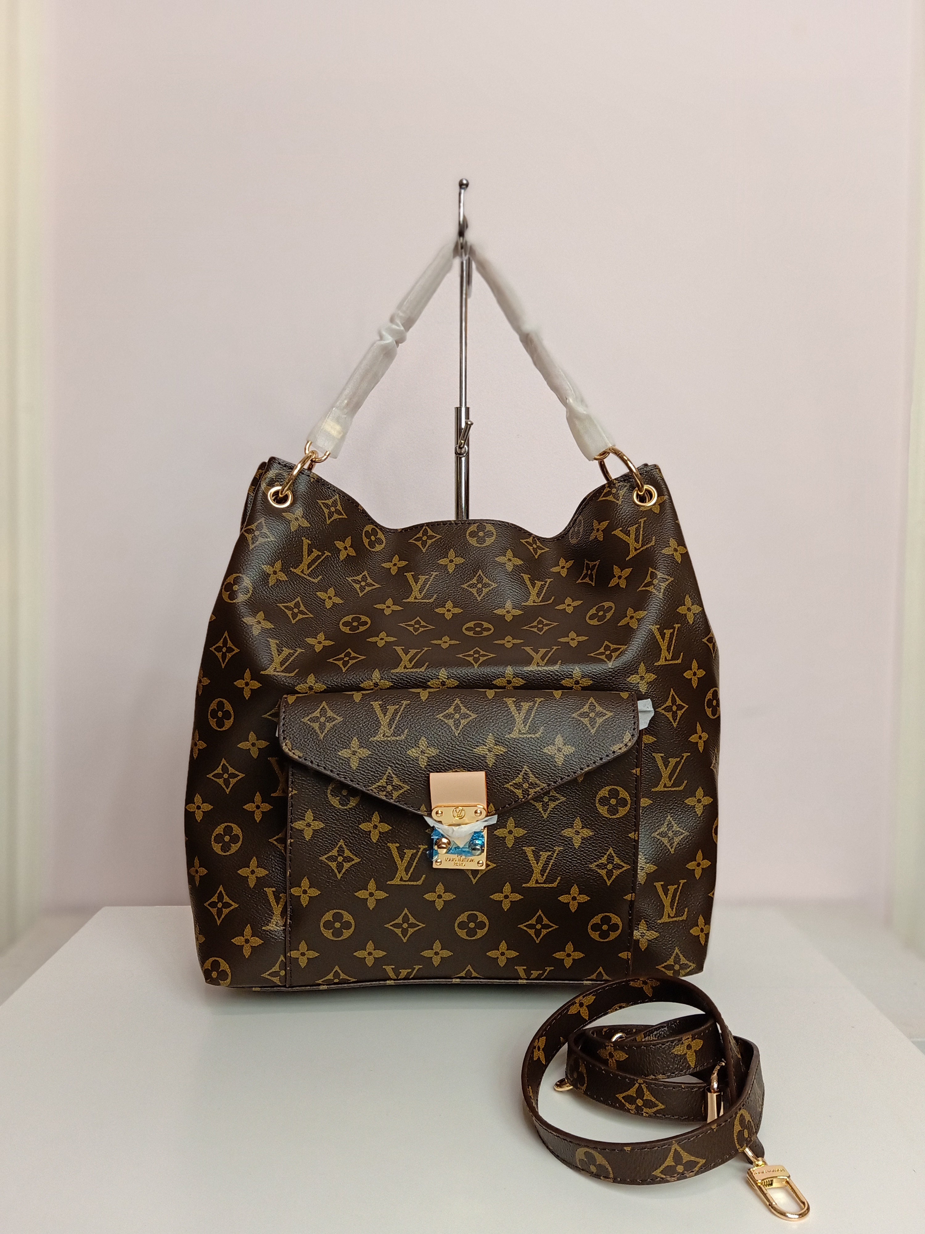 LV tote bag in brown