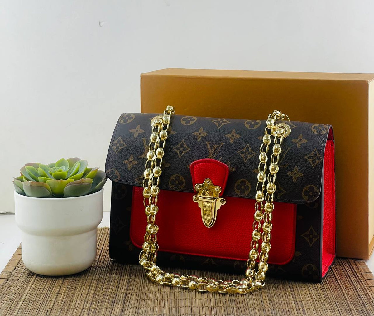 Lv cross & shoulder
