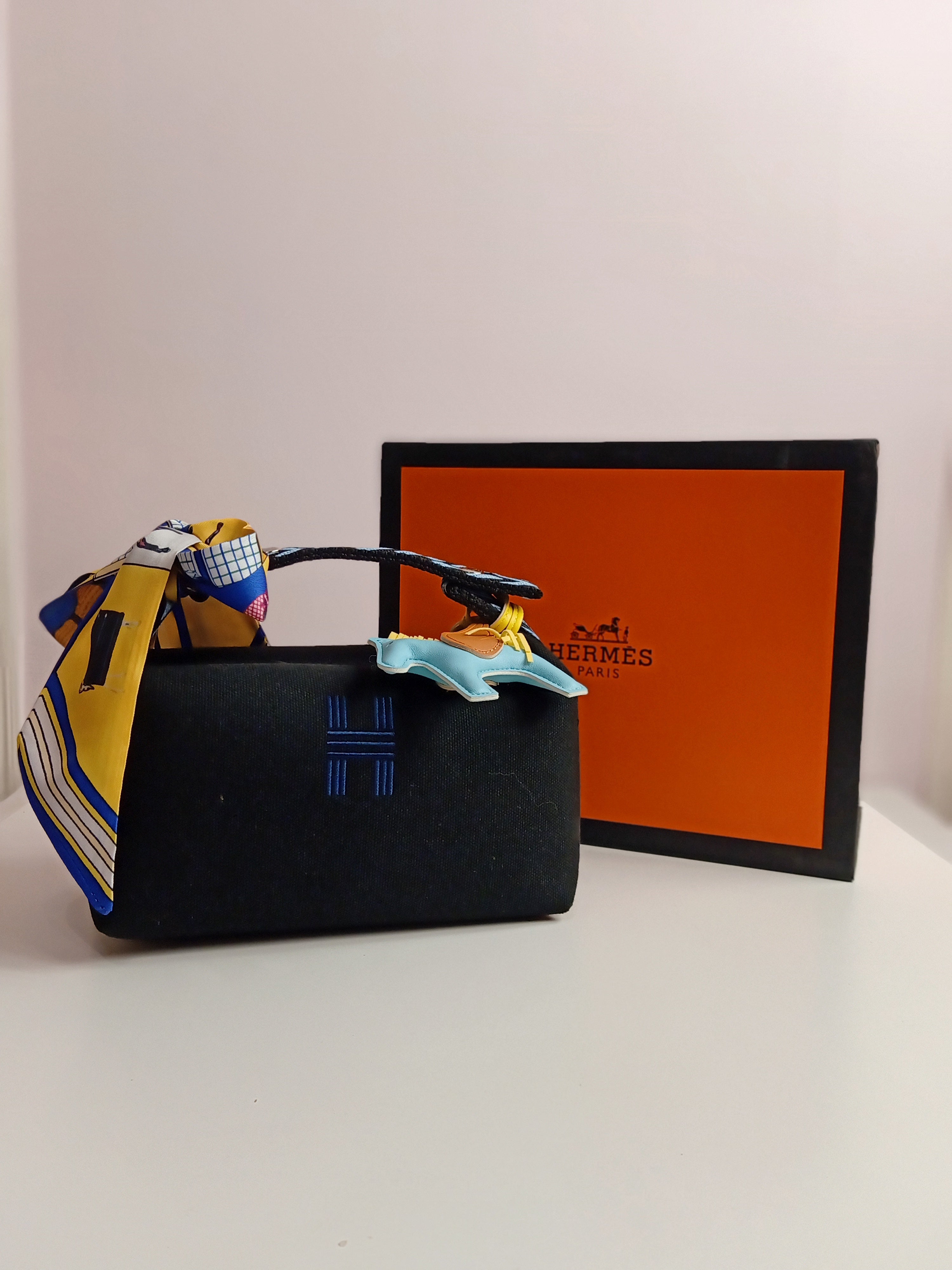 Hermes pouch bag in black