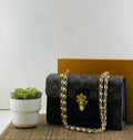 Lv cross & shoulder