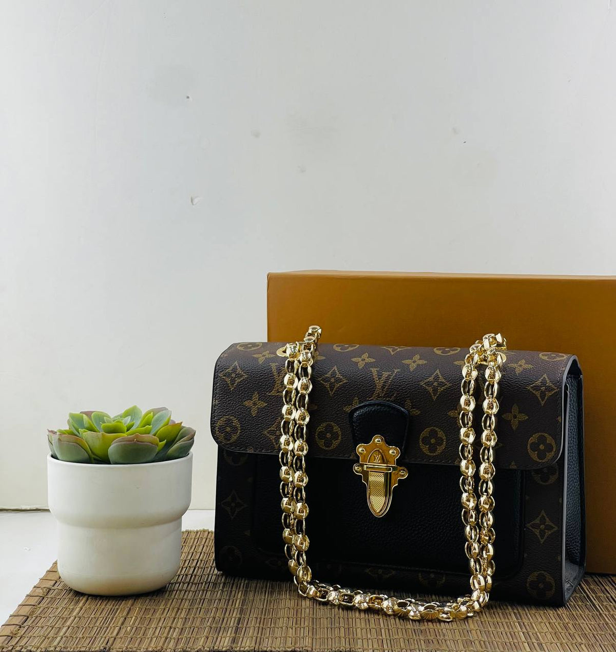Lv cross & shoulder
