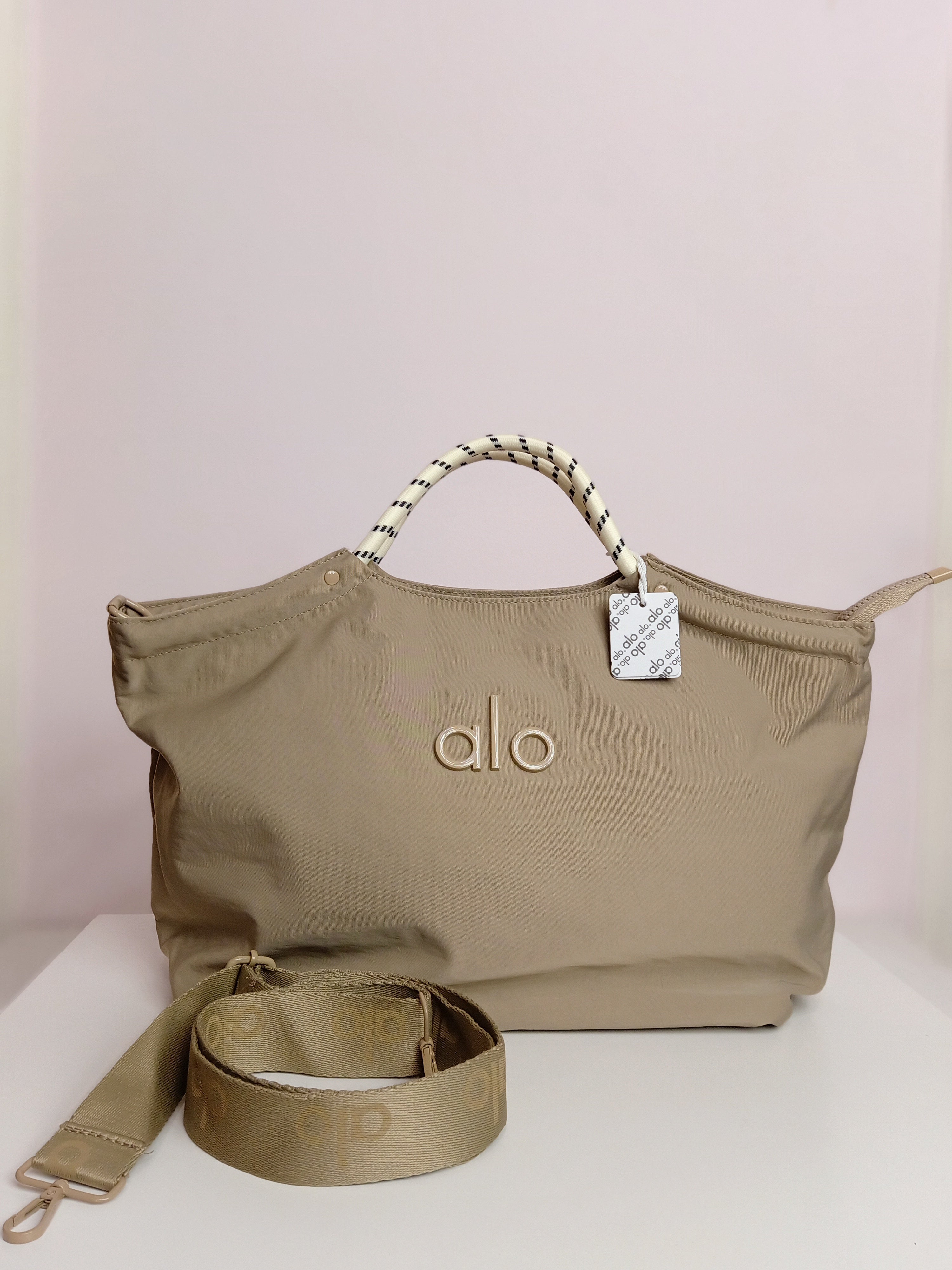 Alo tote bag in beige