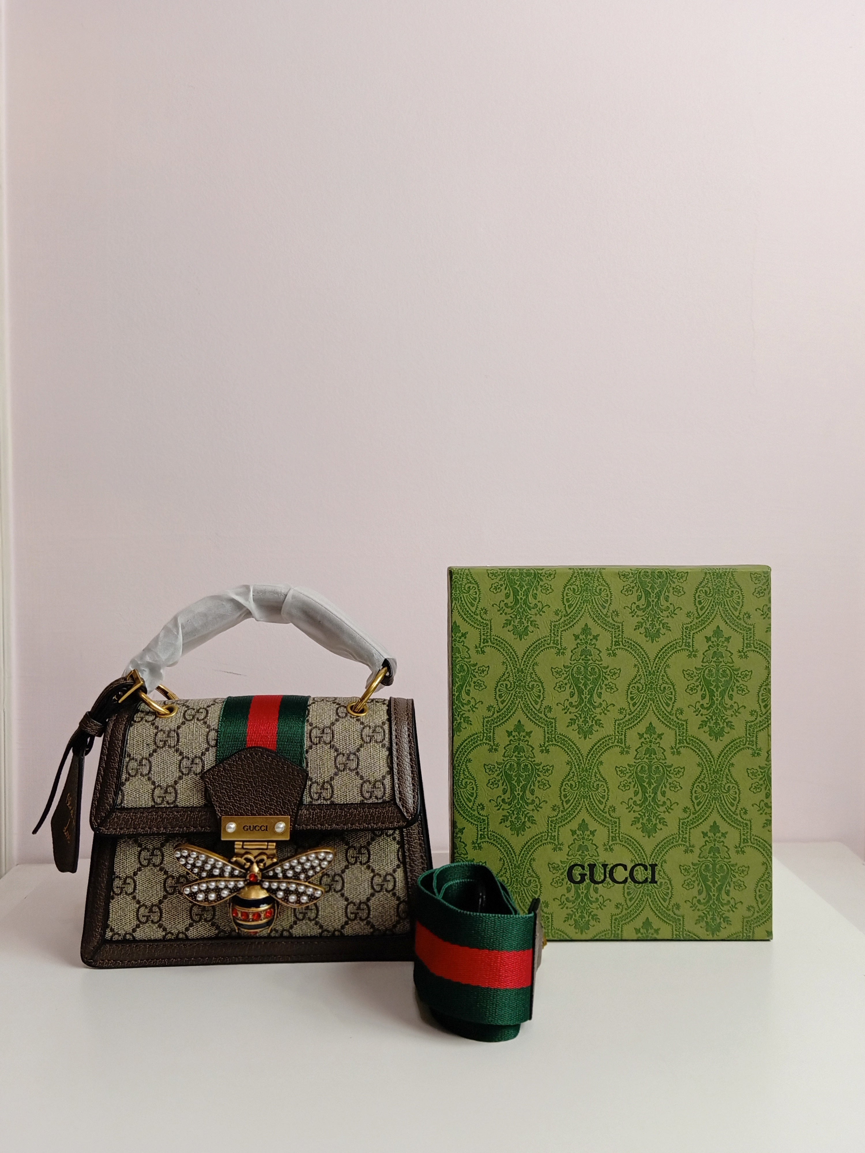 Gucci small size cross body bag in brown