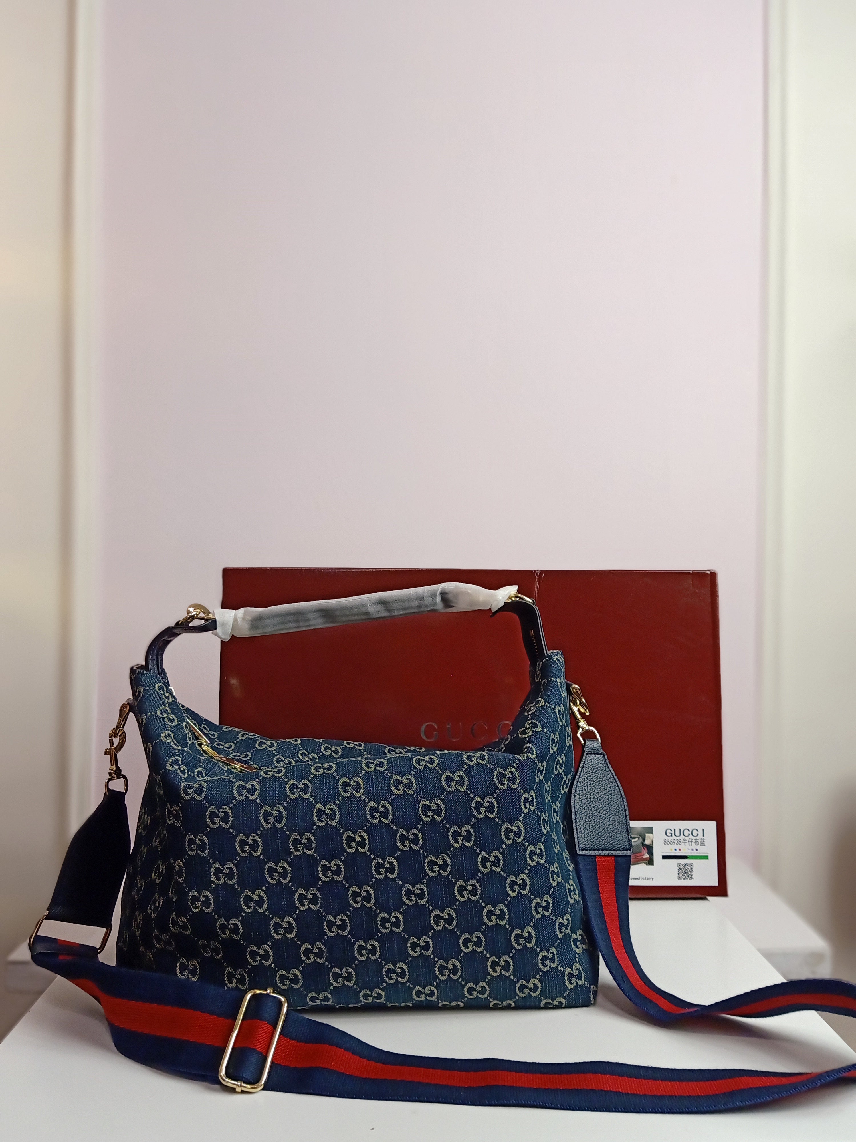 Gucci medium size jeans bag in blue