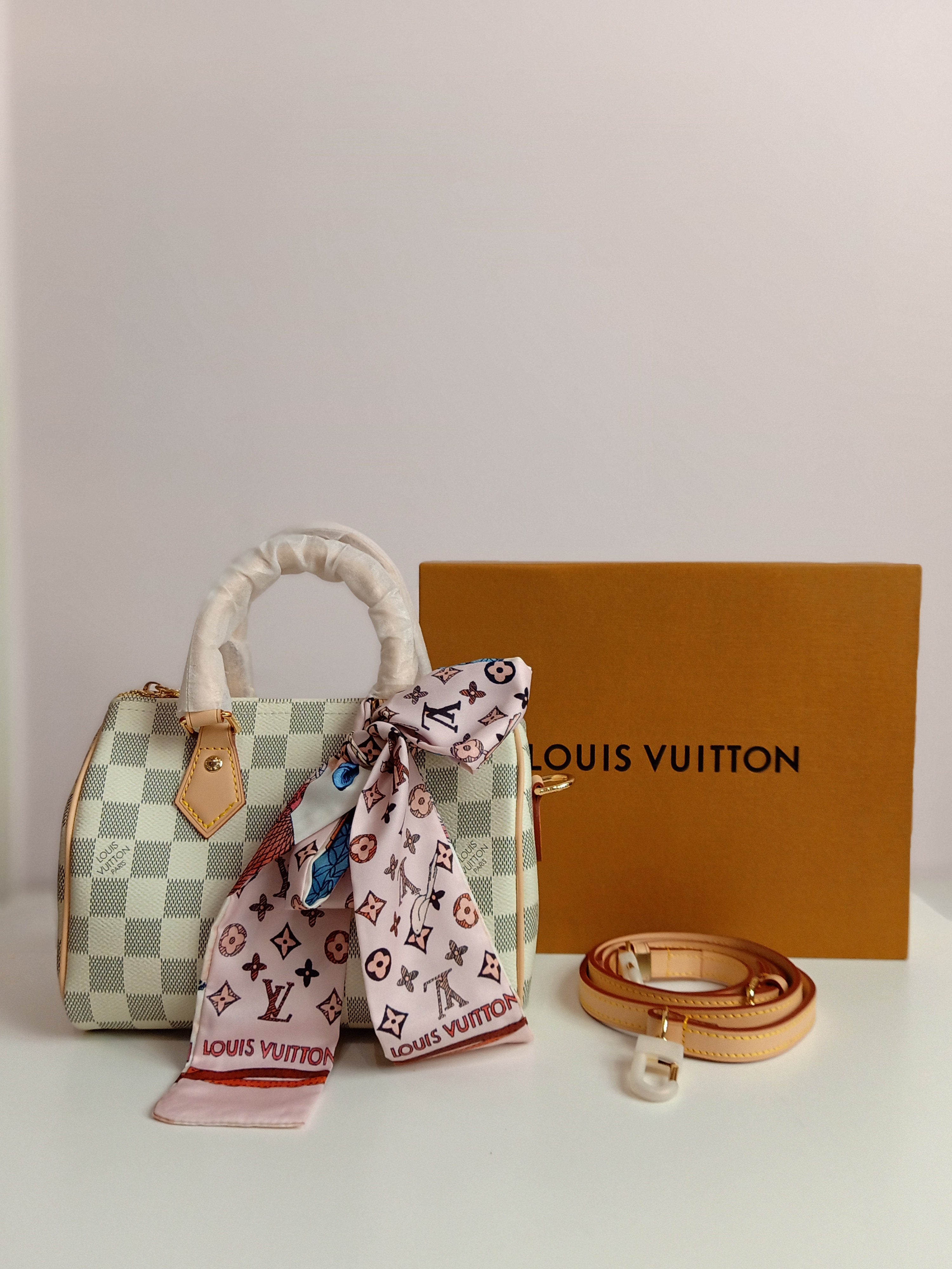 LV speedy small size in white