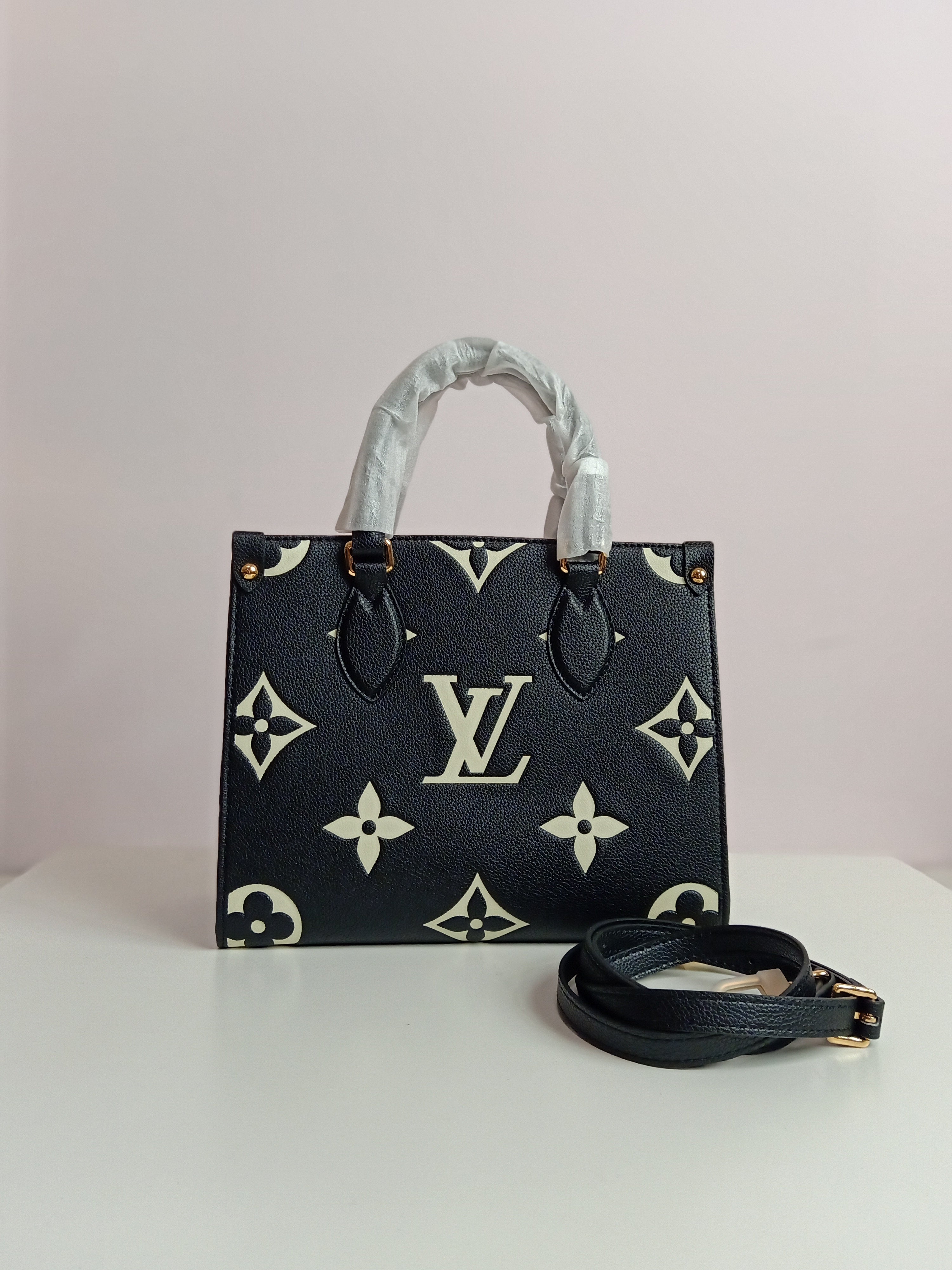 LV tote bag medium size in black-white