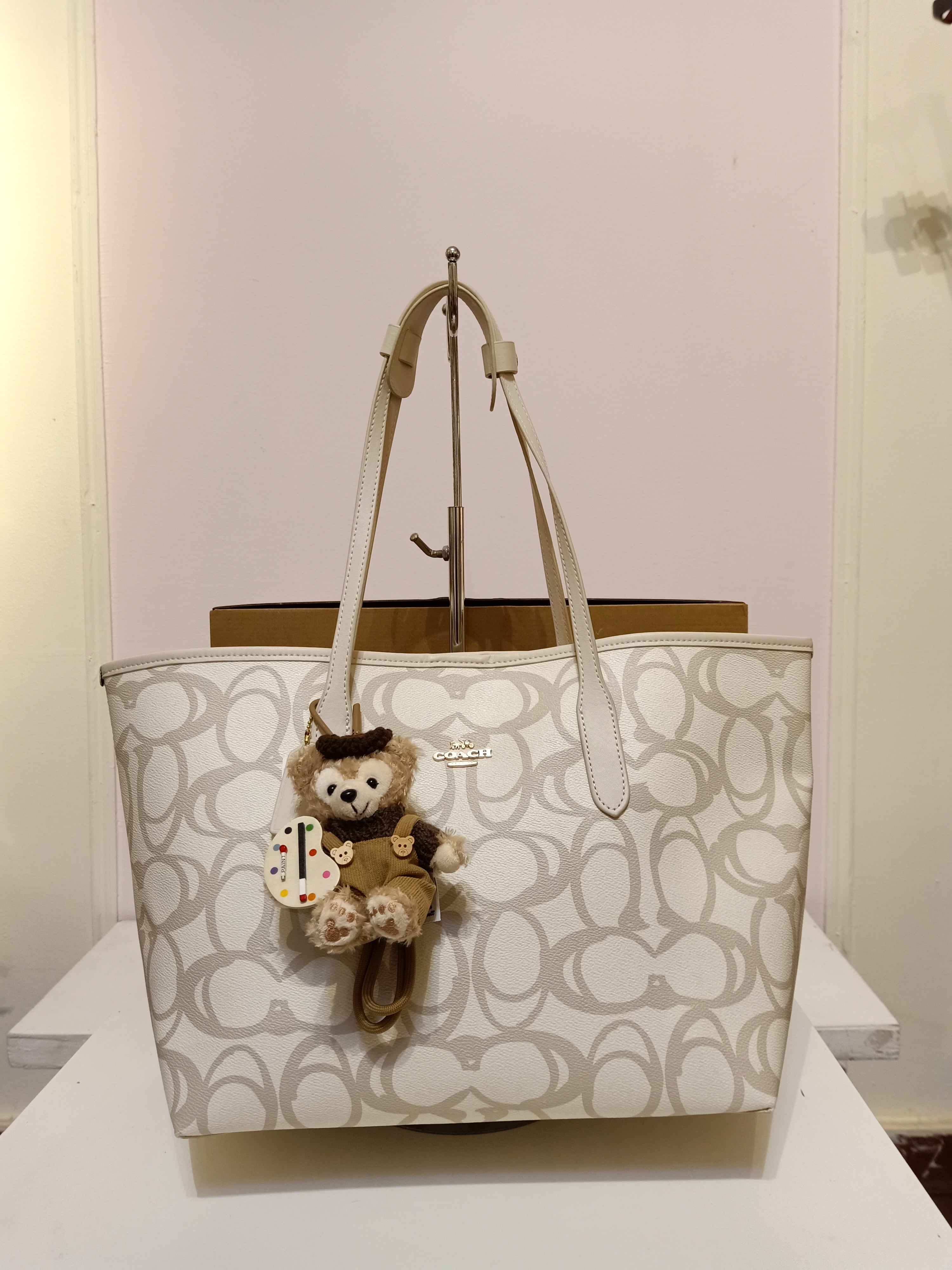 Coach teddy tote bag in beige