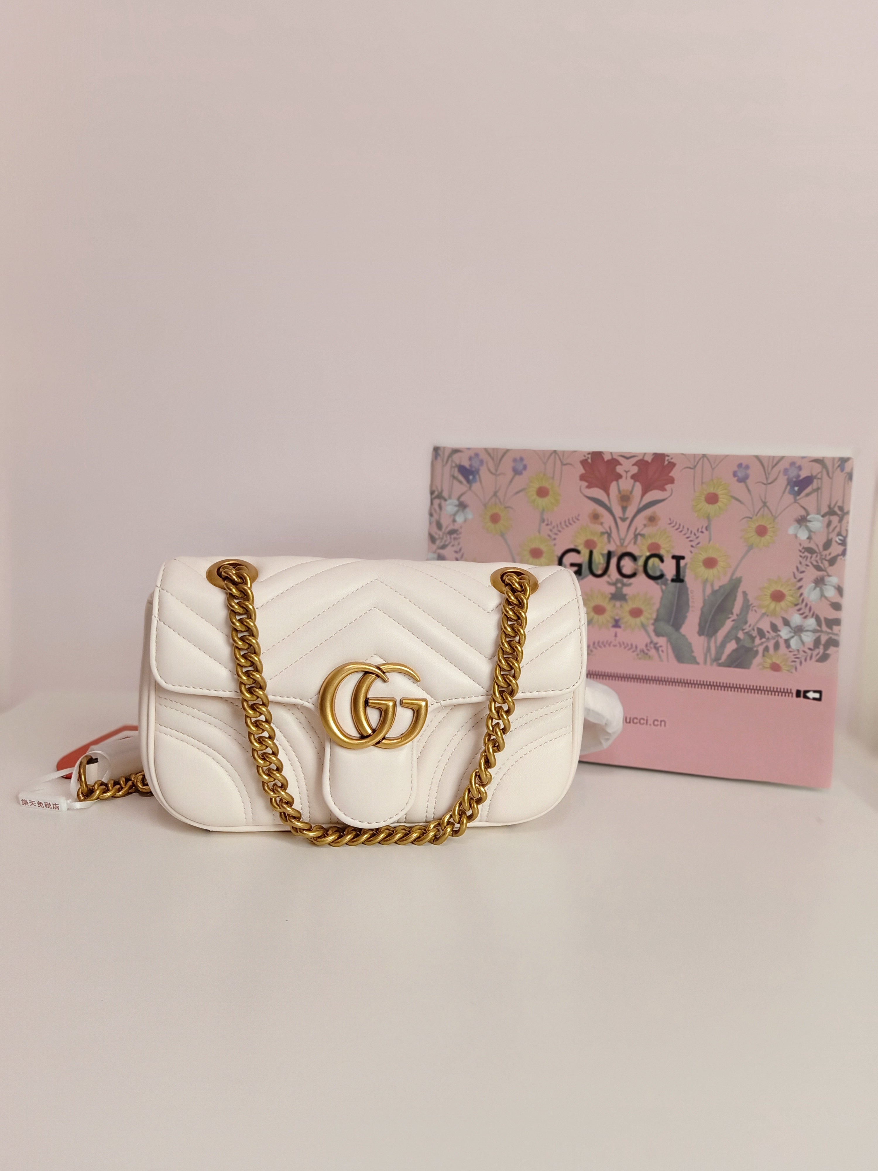 Gucci shoulder bag in white-gold