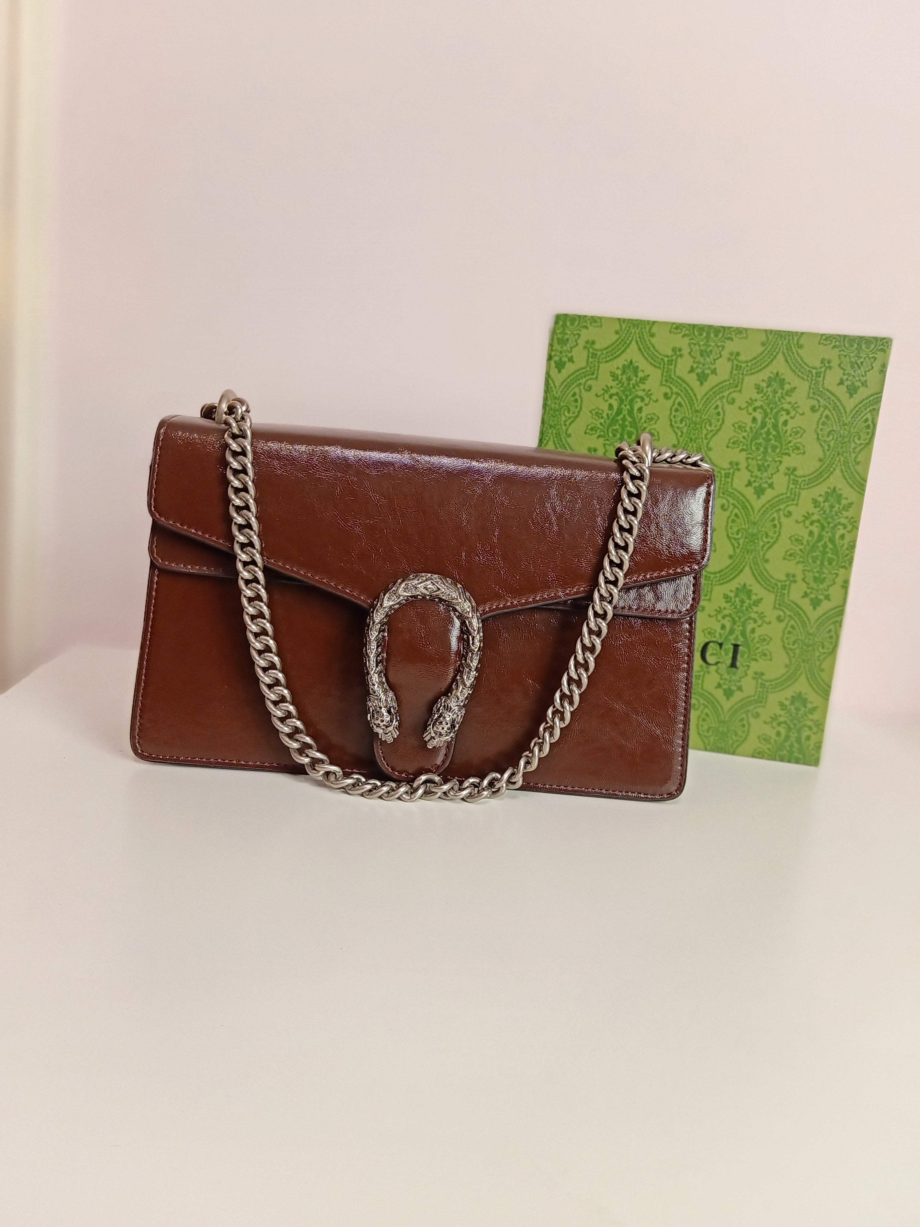 Gucci shoulder bag in burgundy