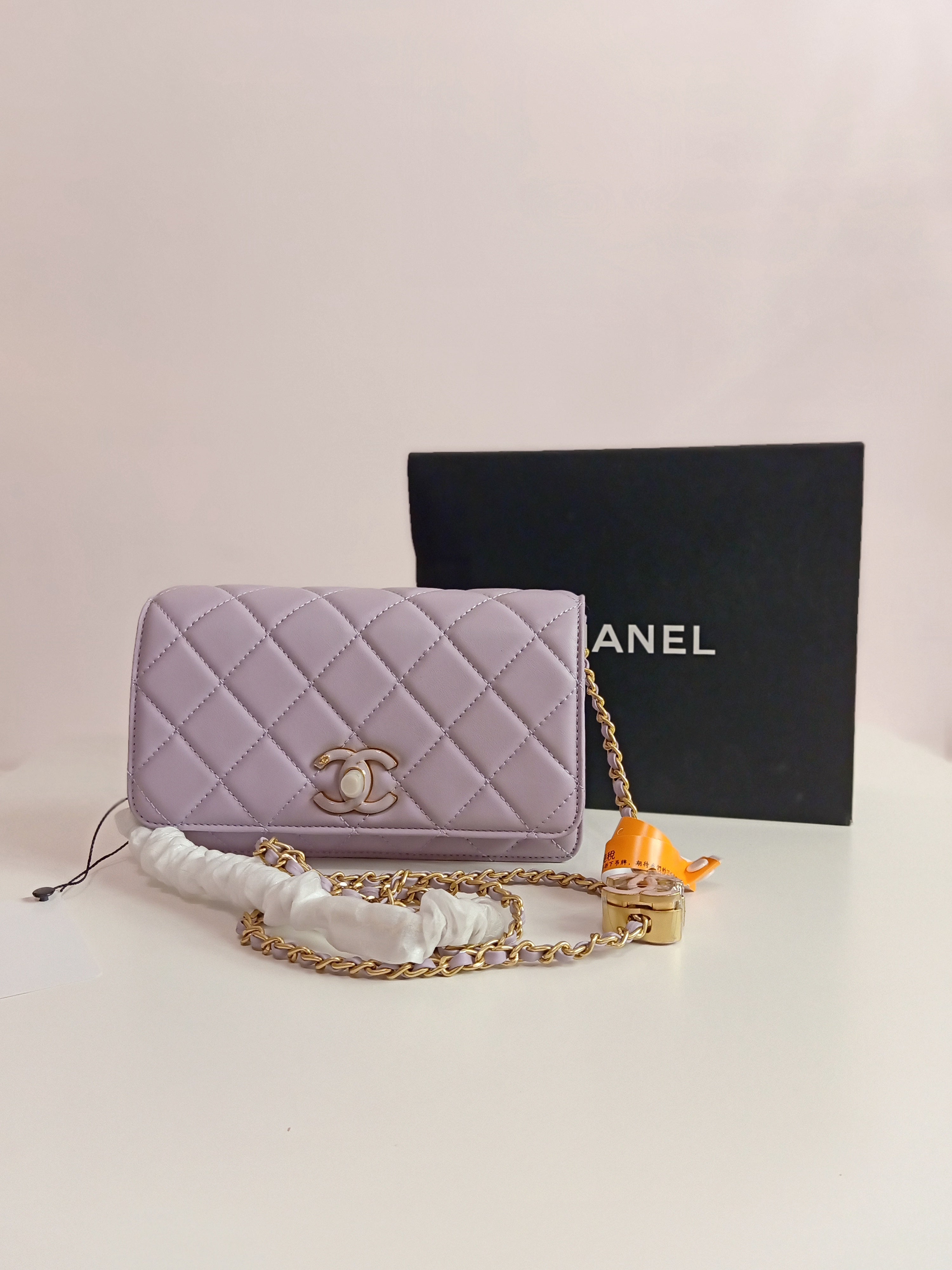 Chanel small bag in lilac-gold