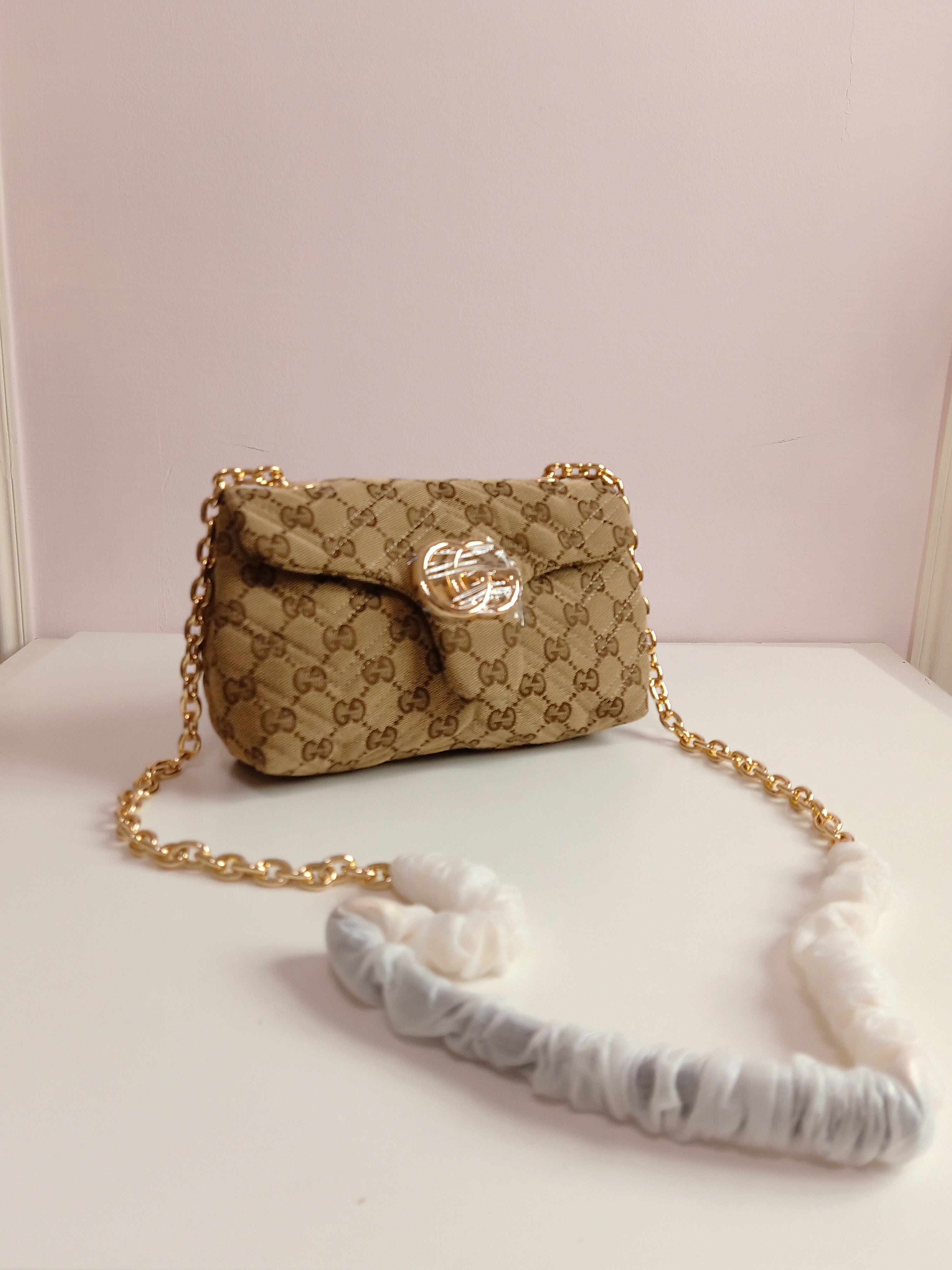 Gucci shoulder bag in beige