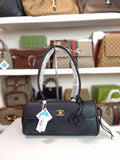 Chanel shoulder bag in black