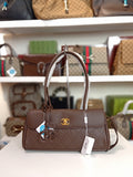 Chanel shoulder bag in brown